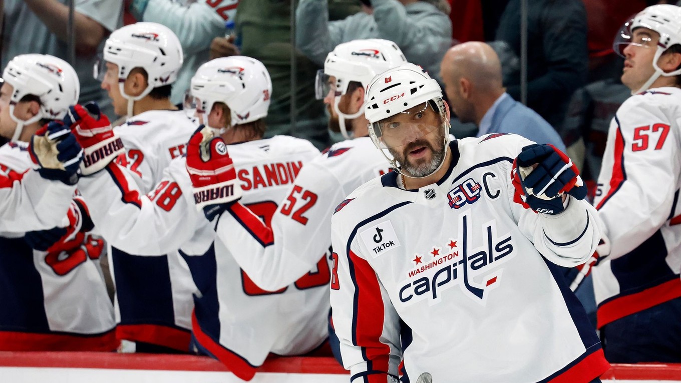 Alexander Ovečkin sa raduje z gólu proti Caroline.