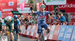 Cyklista Alpecin-Deceuninck Kaden Groves.