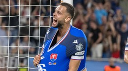 Dávid Hancko oslavuje gól v drese Slovenska.