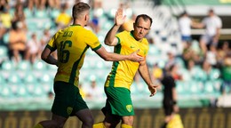 Futbalisti MŠK Žilina oslavujú gól.