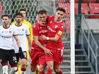 Njegoš Kupusović (vľavo) a Artur Gajdoš sa tešia po strelenom góle v drese AS Trenčín.