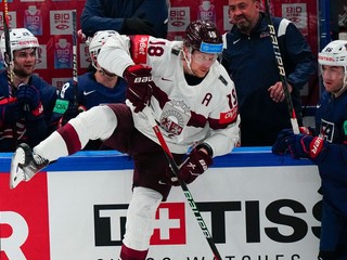 Lotyšský útočník Rodrigo Abols počas MS v hokeji 2023.