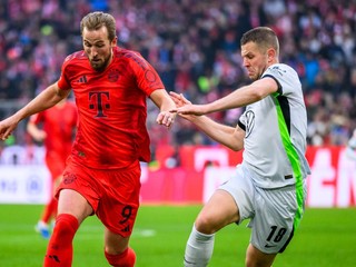 Harry Kane (vľavo) a Denis Vavro v zápase Bayern Mníchov - VfL Wolfsburg.