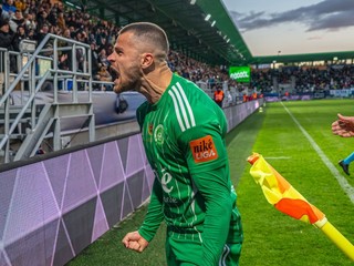 Martin Regáli oslavuje gól proti Podbrezovej.