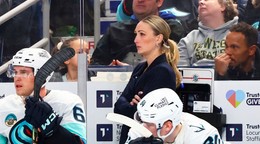 Trénerka Seattlu Jessica Campbellová.