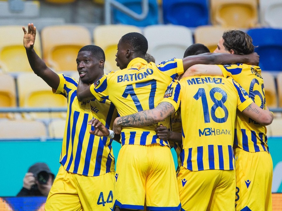 Hráči FC DAC 1904 Dunajská Streda oslavujú gól.