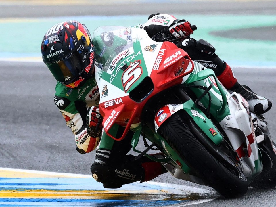 Francúzsky motocyklista Johann Zarco vyhral domáce preteky triedy MotoGP 2025.