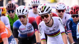 Slovenská cyklistka Viktória Chladoňová (v dúhovom drese) počas ME v Ľubľane 2026.
