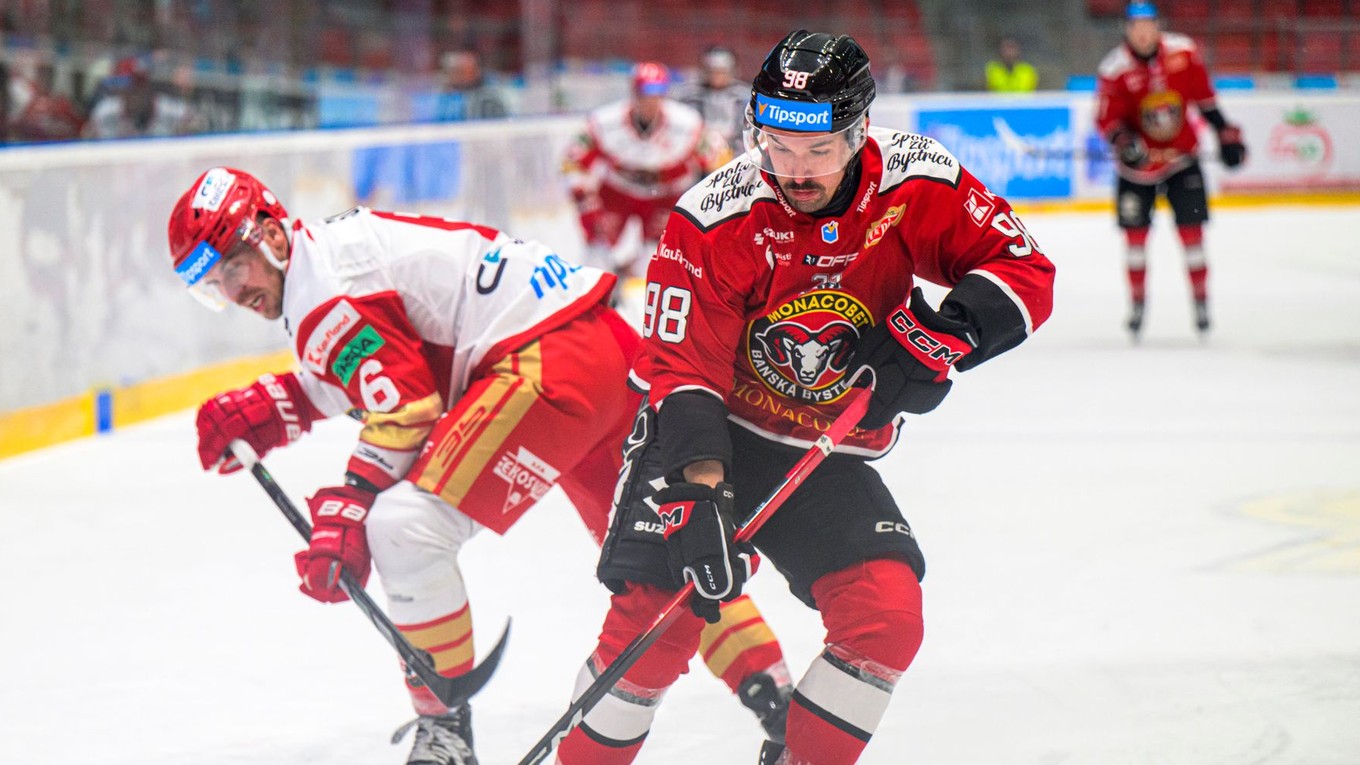 Carter Turnbull v drese Banskej Bystrice