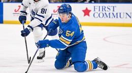 Slovenský hráč St. Louis Blues Dalibor Dvorský (vpravo).