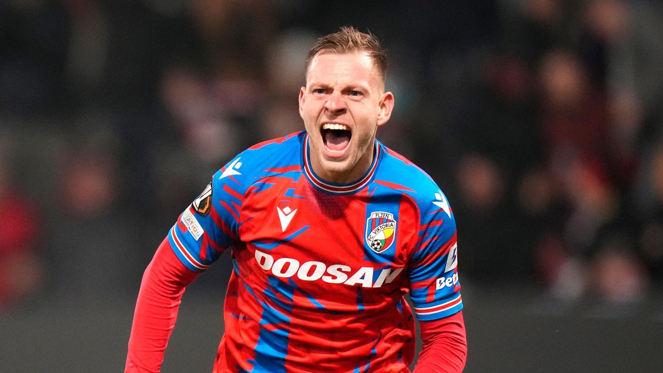 Skúsený český útočník Matěj Vydra v drese Viktorie Plzeň. 