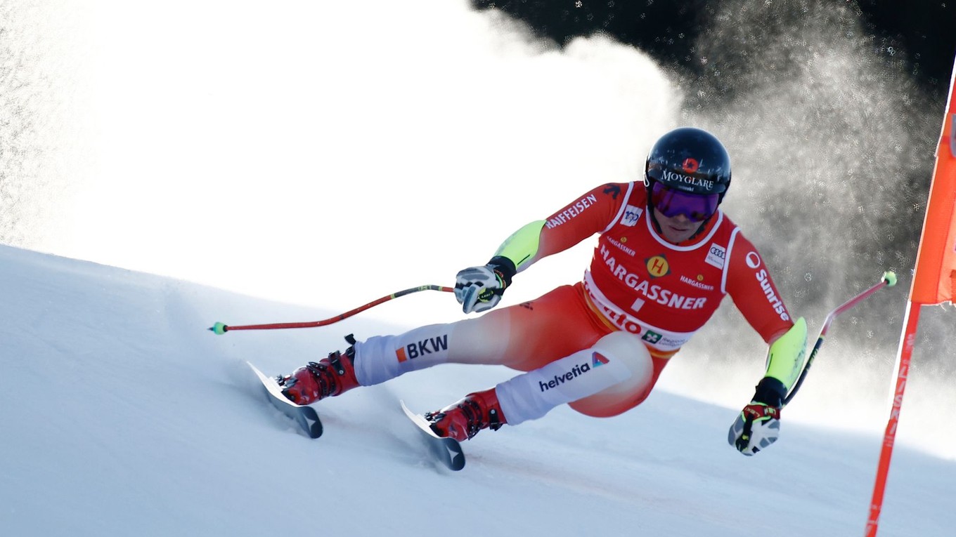 Gino Caviezel pred pádom v super-G v stredisku Bormio 2024.