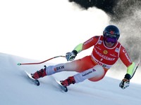 Gino Caviezel pred pádom v super-G v stredisku Bormio 2024.