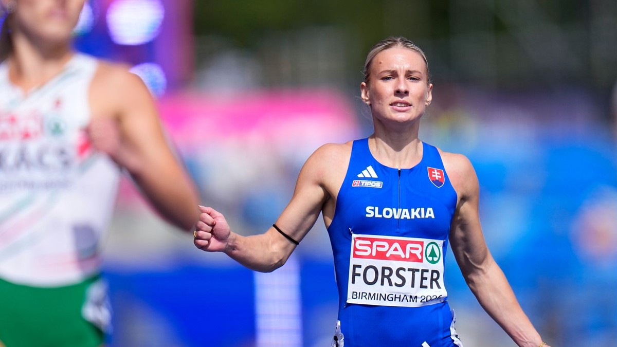 Viktória Forster.