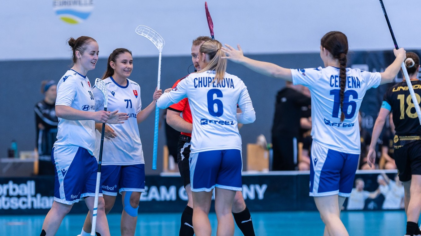 Slovenské reprezentantky vo florbale počas podujatia Six Nations Floorball Challenge.