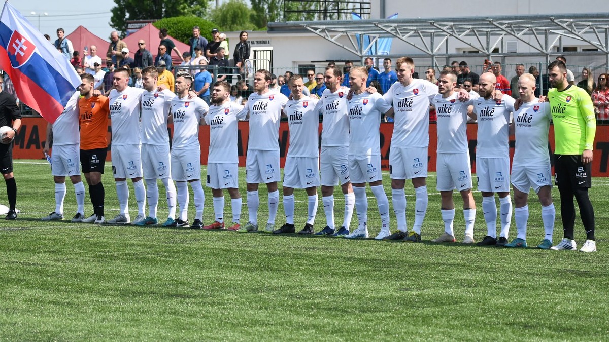 Slovenskí reprezentanti v malom futbale na turnaji v Galante.