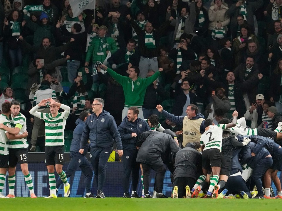 Hráči Sportingu Lisabon sa tešia po góle na 2:1.