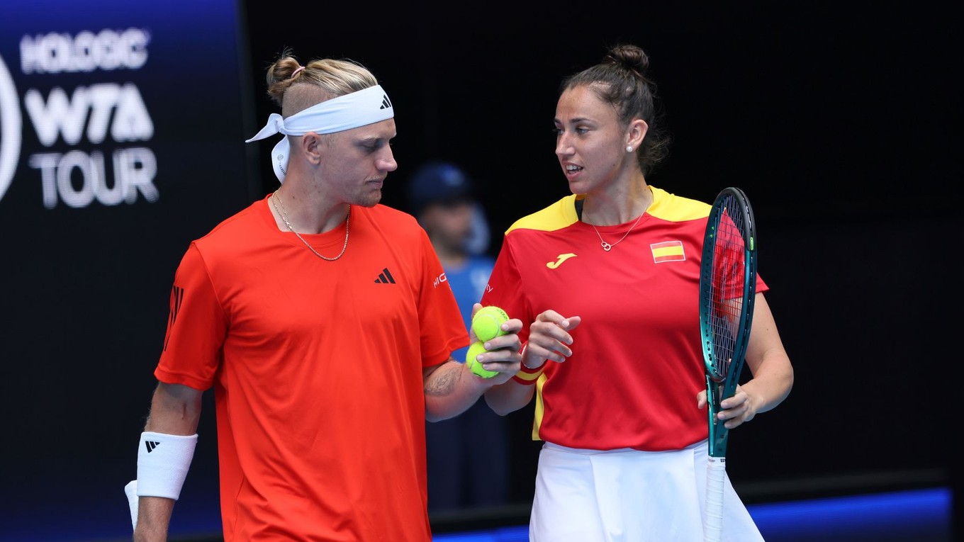 Španiel Alejandro Davidovich Fokina a jeho krajanka Sara Sorribesová Tormová.