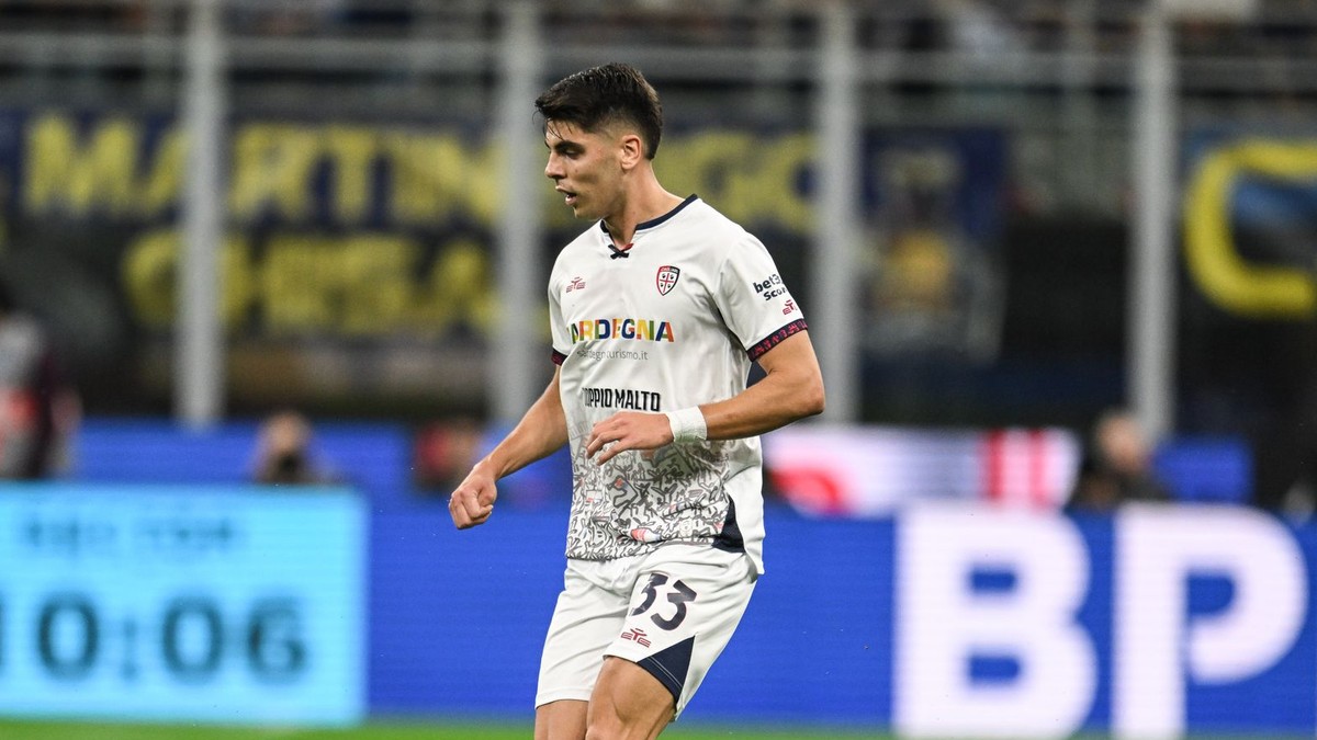 Adam Obert v drese Cagliari Calcio.