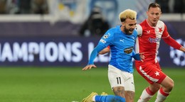 Ján Bořil fauluje hráča Pafosu.