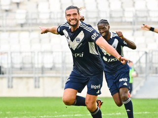 Andy Carroll v drese Bordeaux