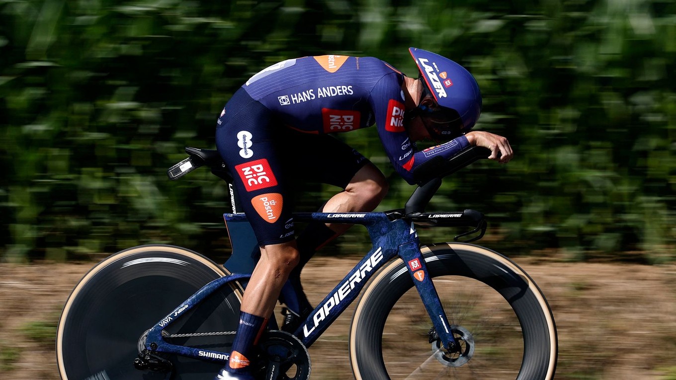 Oscar Onley z Team Picnic PostNL počas časovky v 5. etape na Tour de France 2025.