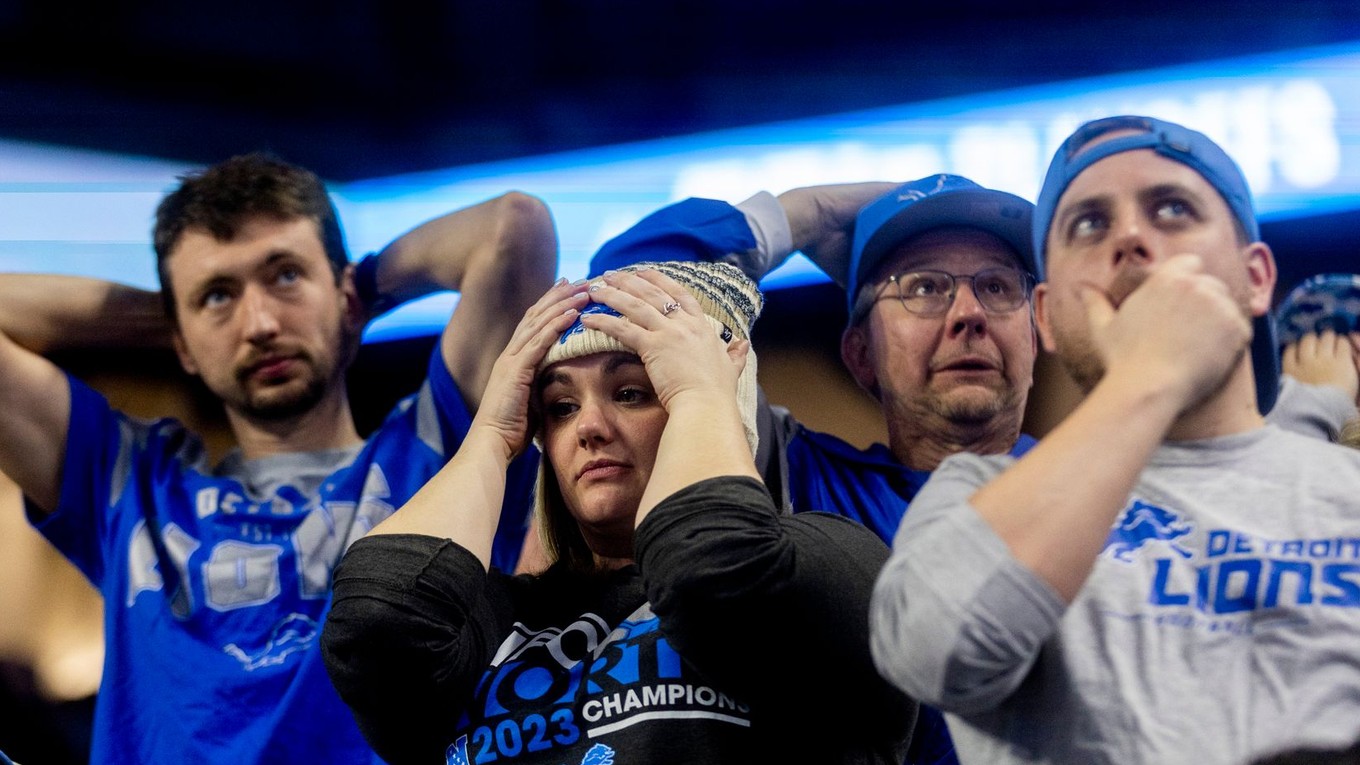Smutní fanúšikovia Detroitu Lions po finále konferencie NFC.