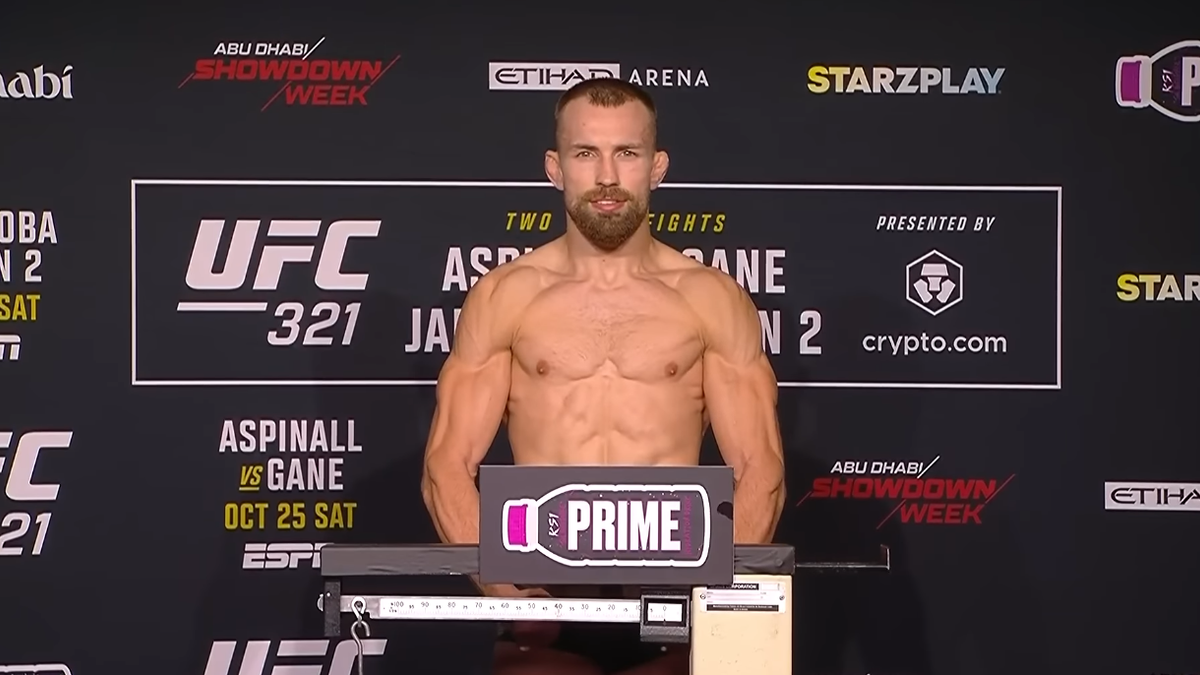 Ľudovít Klein na vážení.