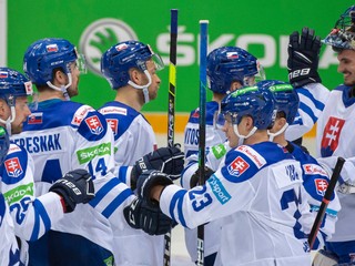 Radosť slovenských hokejistov po zápase proti Nemecku v príprave na MS v hokeji 2022.
