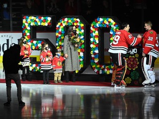 Marc-André Fleury pred zápasom oslávil 500. výhru v NHL.