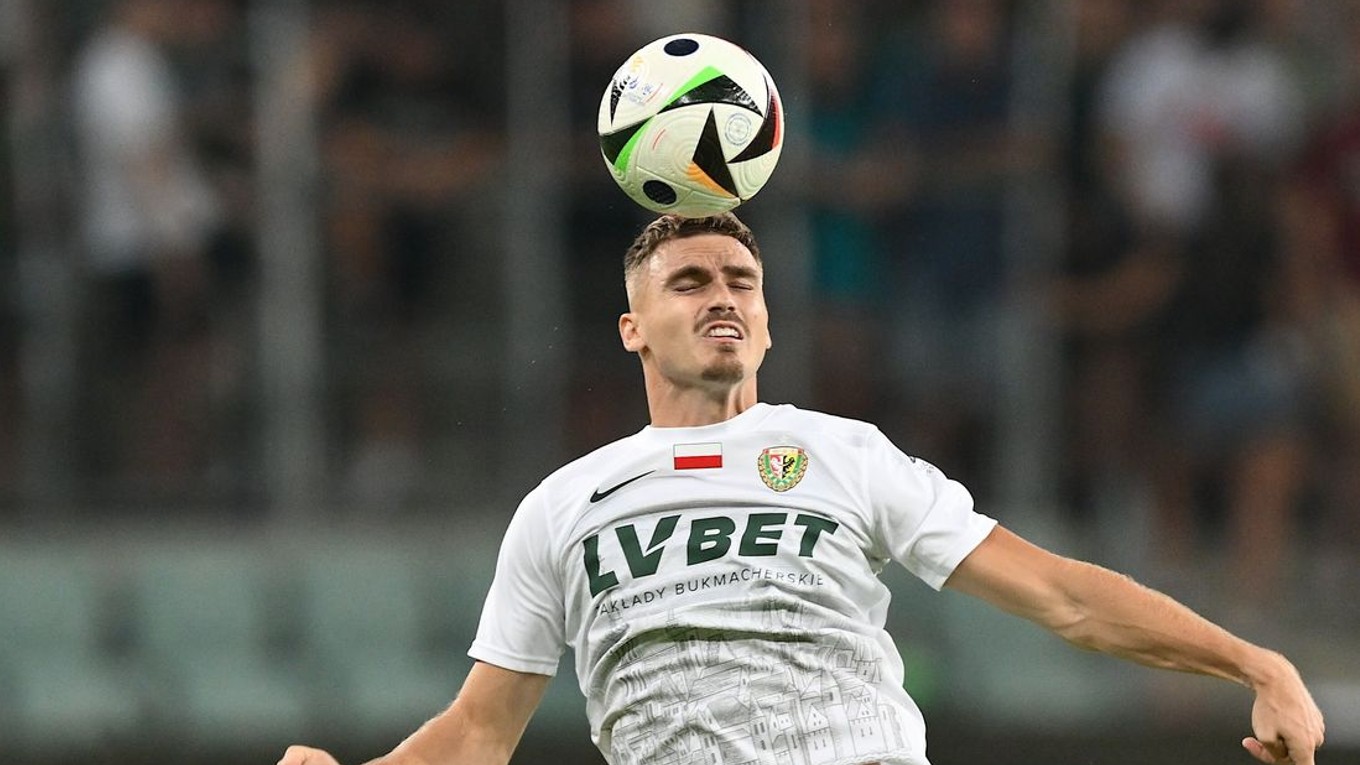 Slovenský futbalista Peter Pokorný v drese poľského klubu Slask Vroclav.