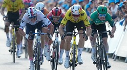 Wout van Aert zdolal Lukáša Kubiša (vľavo) v šprinte 1. etapy pretekov Okolo Dánska 2026.