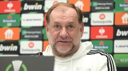 Na snímke tréner ŠK Slovan Bratislava Vladimír Weiss st.