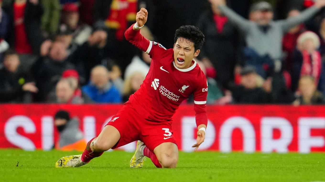 Wataru Endo v drese Liverpoolu.