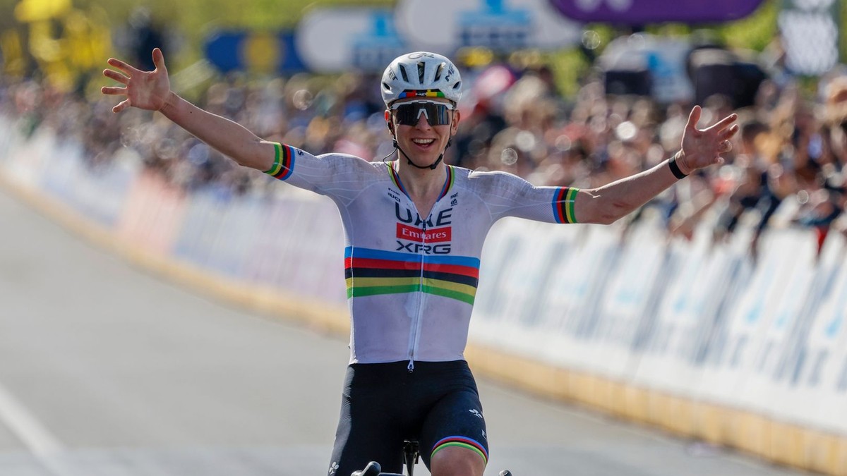 Slovinský cyklista Tadej Pogačar sa stal víťazom pretekov Okolo Flámska 2026.