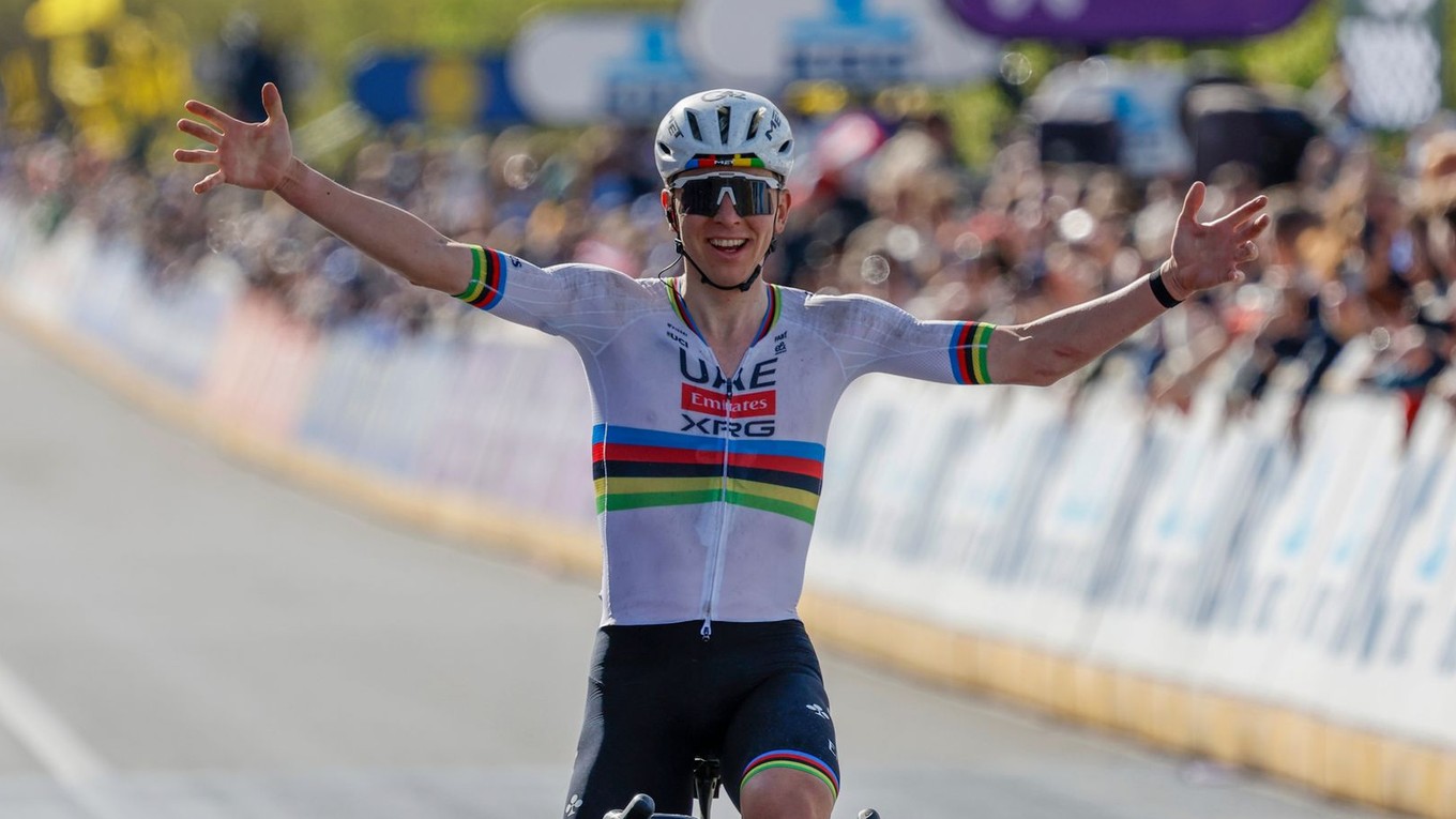 Slovinský cyklista Tadej Pogačar sa stal víťazom pretekov Okolo Flámska 2026.