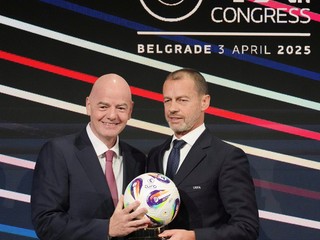 Aleksander Čeferin a Gianni Infantino.
