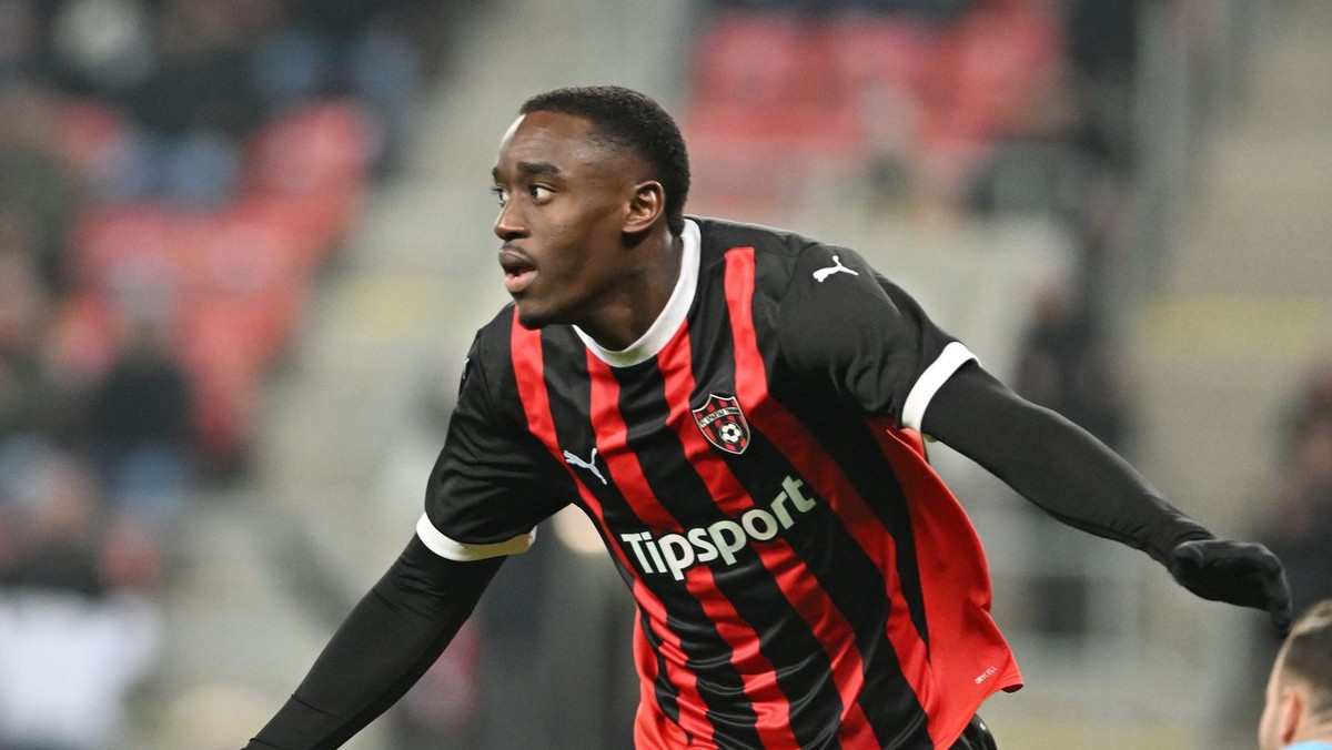 Idjessi Metsoko sa teší z gólu.