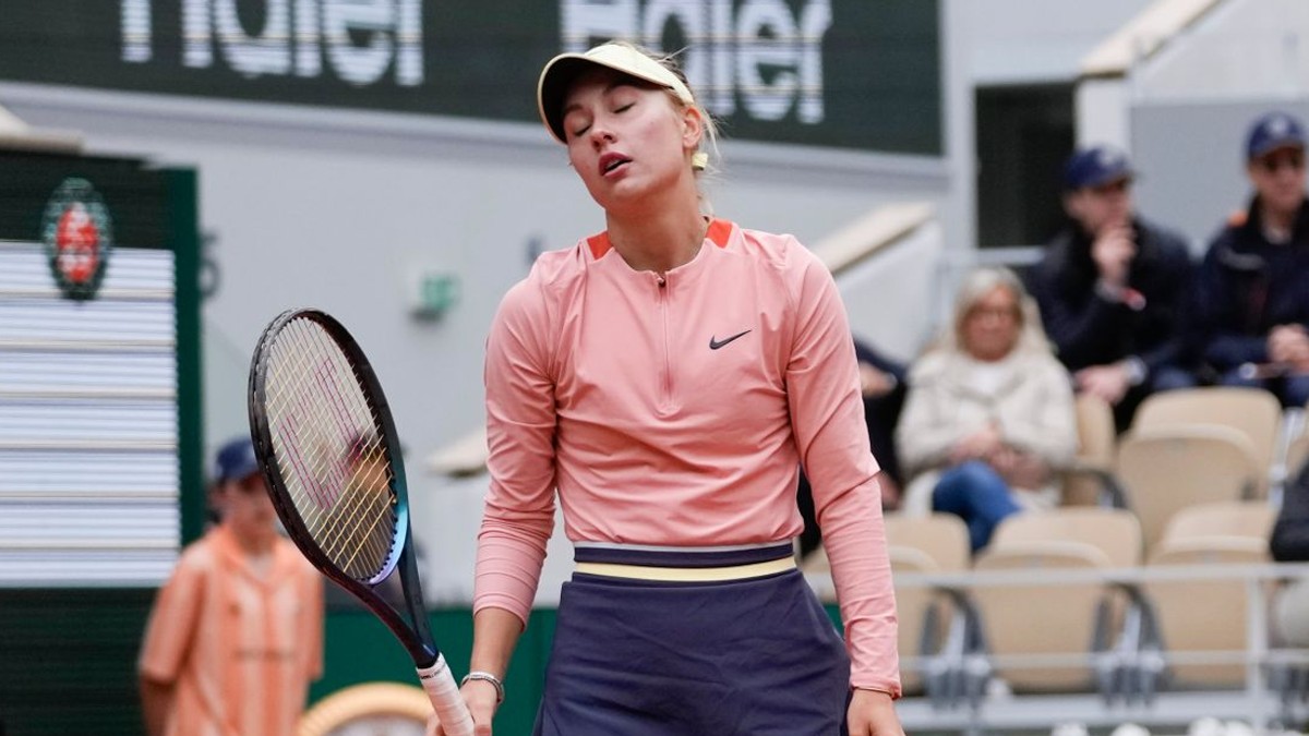Ruská tenistka Anastasia Potapovová počas osemfinále Roland Garros 2024.