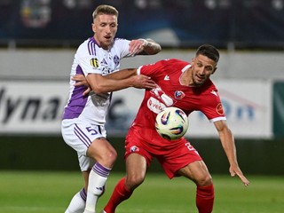 Vľavo hráč Komárna Dominik Špiriak a hráč Zvolena Jakub Sylvestr