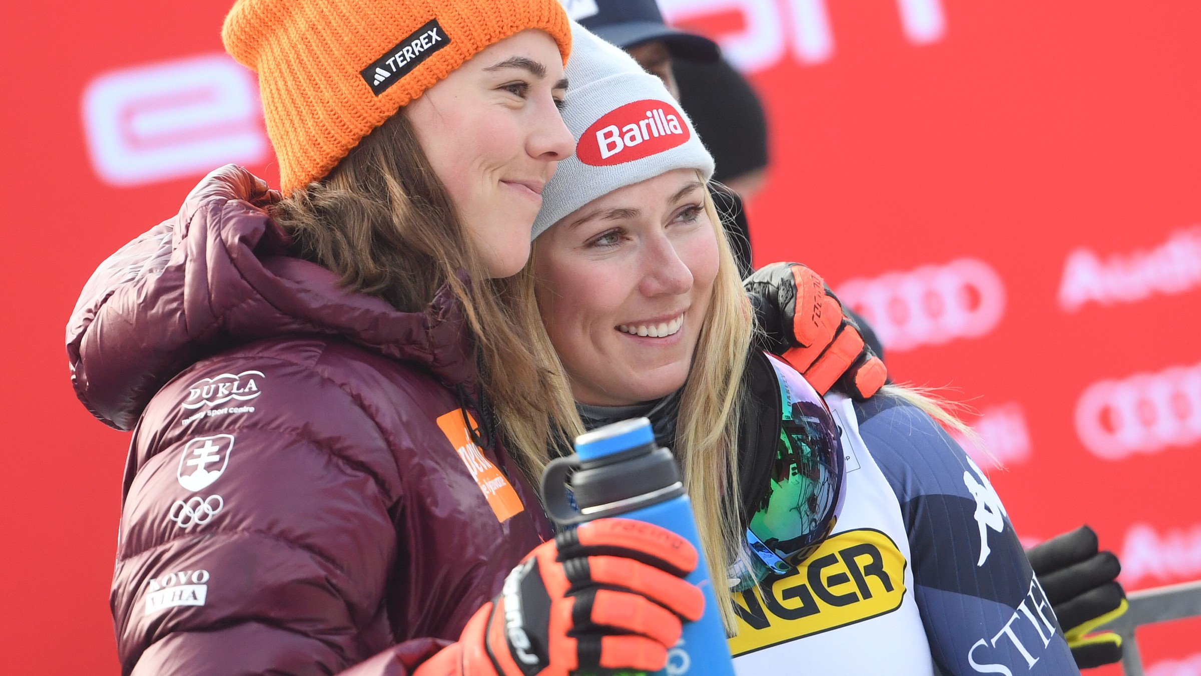 Petra Vlhová a Mikaela Shiffrinová počas podujatia v Kranjskej Gore.