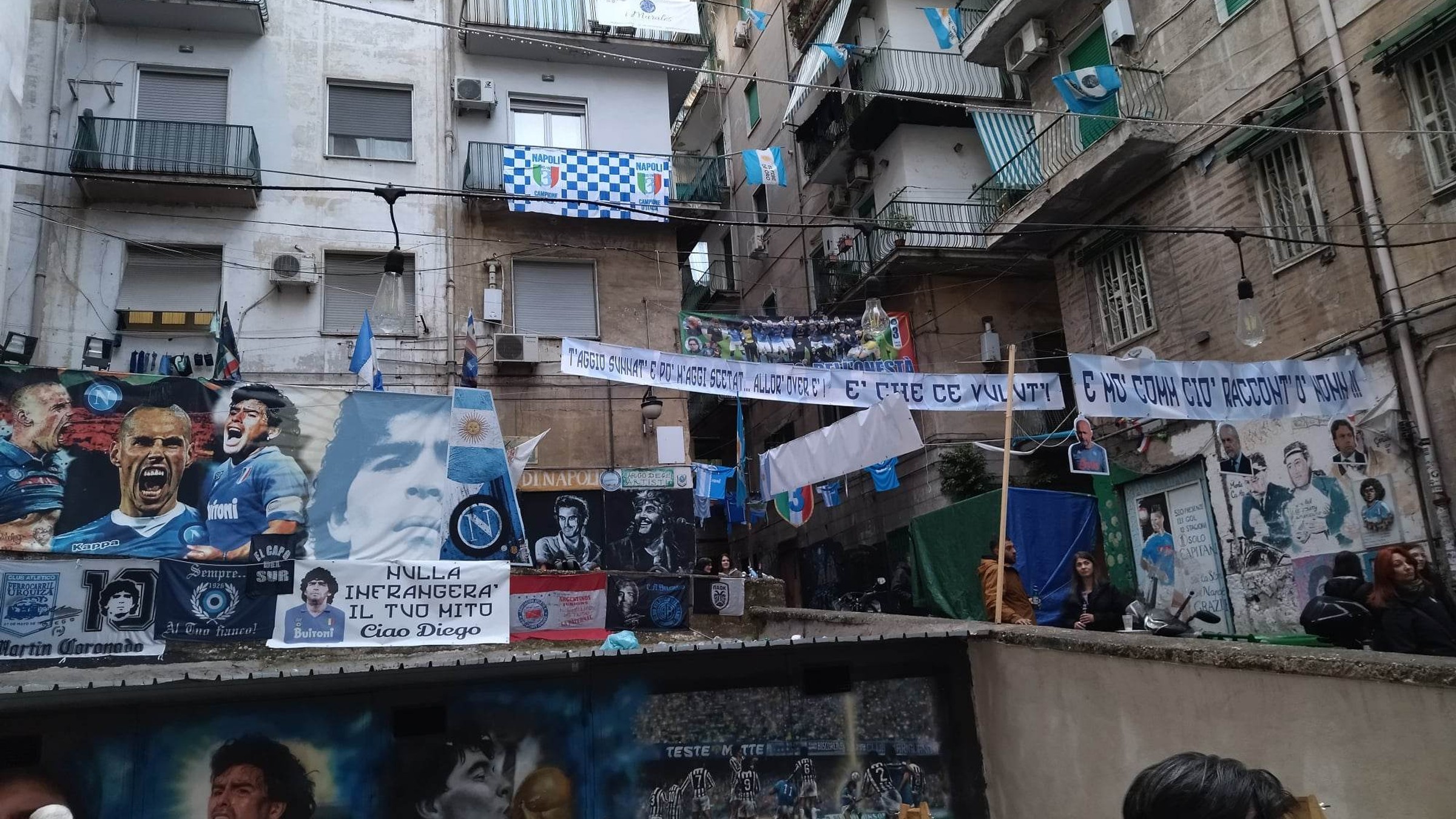 Maradona a Hamšík v kultovej neapolskej štvrti. 