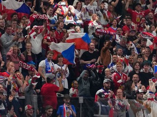Českí fanúšikovia.