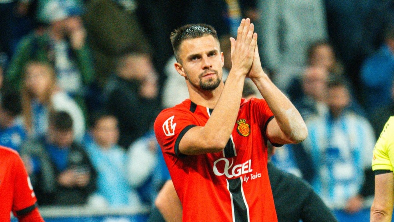 Martin Valjent Duy Trì Sự Ổn Định Nơi Trung Tâm Hàng Thủ - Yếu Tố Chìa Khóa Đưa Đội Bóng Tới Thành Công Martin Valjent Duy Trì Sự Ổn Định Nơi Trung Tâm Hàng Thủ - Yếu Tố Chìa Khóa Đưa Đội Bóng Tới Thành Công