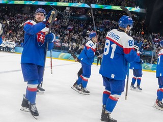 Slovenskí hokejisti ďakujú divákom po prehre 1:6 v zápase o 3. miesto Slovensko - Fínsko.