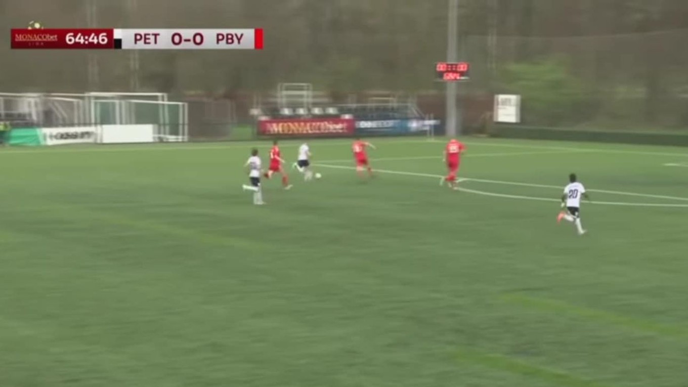 Kontroverzná penalta v zápase Petržalka - Považská Bystrica.