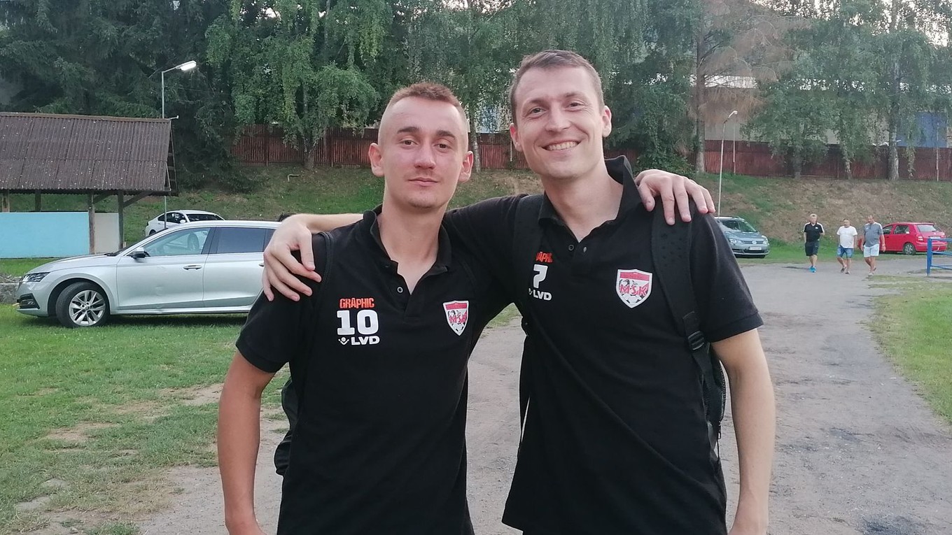 Sebastian Gembický a Lukáš Lupták, hráči Rimavskej Soboty po zápase v Málinci.