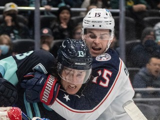 Gregory Hofmann (vpravo) v drese Columbusu Blue Jackets.