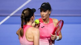Slovenská tenistka Tereza Mihalíková s Britkou Oliviou Nichollsovou. 