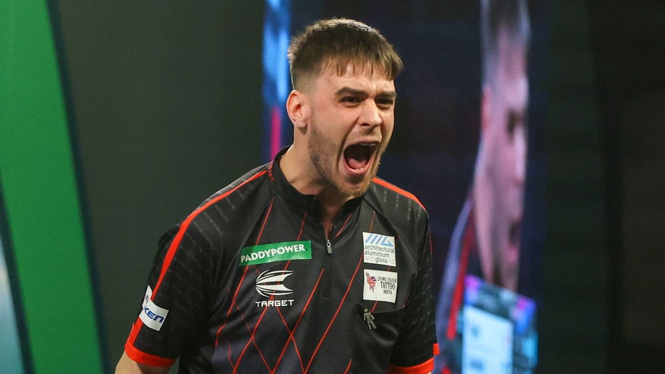 Radostné gesto anglického šípkara Doma Taylora počas MS 2026.